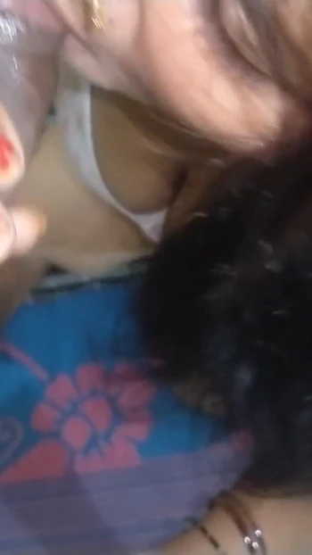Erőteljes pillanat az "Indiai pornósztár szexvideó: Hot Bhabhi Ki Desi Bhabhi"