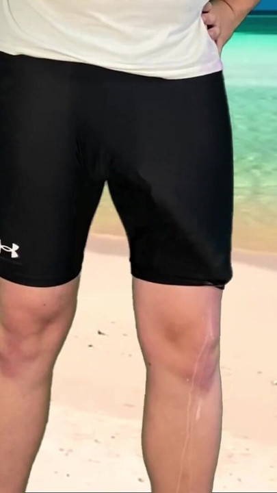 难忘的时刻 "在海滩上冒险自慰"