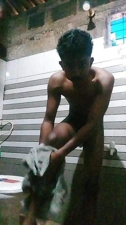 HeadmasterDumgFag Shithin Bathing and Eating Piece of Soap