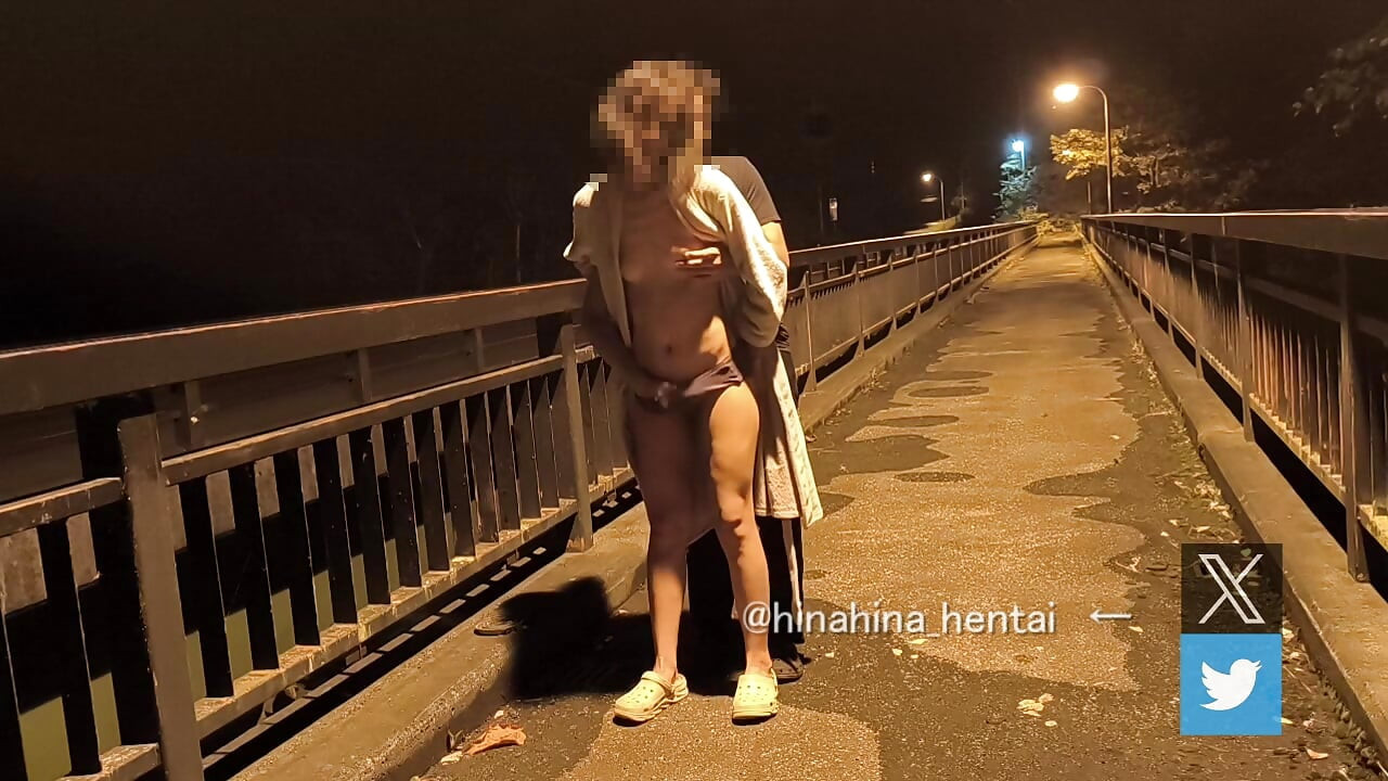 [Outdoor exposure] Exposed next to a car passing by! Embarrassing 💦 Japan/Japanese/Outdoor/Shaved/Loli/Kinky /hentai/asia/shaved
