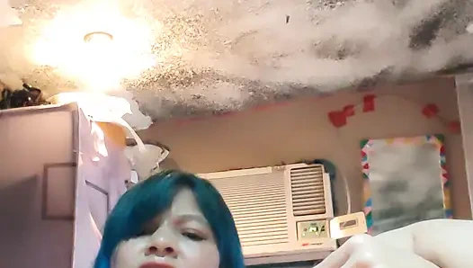 Lusi tatminsiz evli kadın kocasını aldatmayı düşünüyor