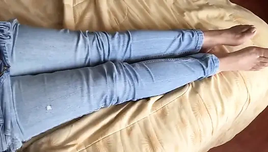 Ich will meine stiefmutter ficken, aber sie wird ihre beine nicht öffnen, also komme ich in ihren arsch.