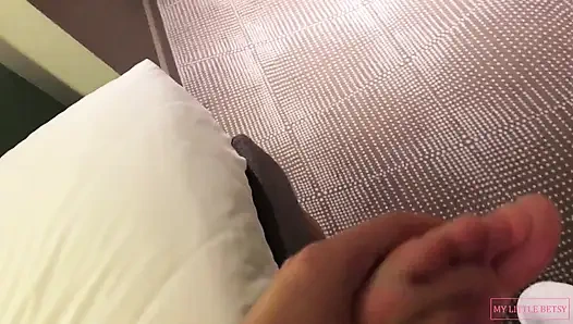 Aku nggak sabar jilat memek adik tiriku setiap hari!