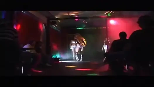 Pesta seks liar bareng cewek-cewek nakal ini di klub malam