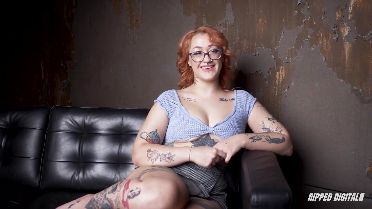 Tattooed Redhead Babe Spinnin Shae Gets Extreme Pleasure From Bondage