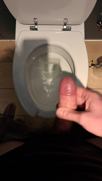 Saw in public toilets