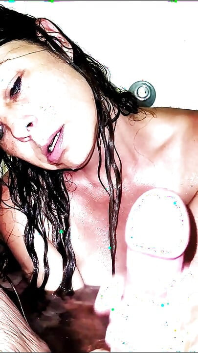 Bath Blowjob Close up