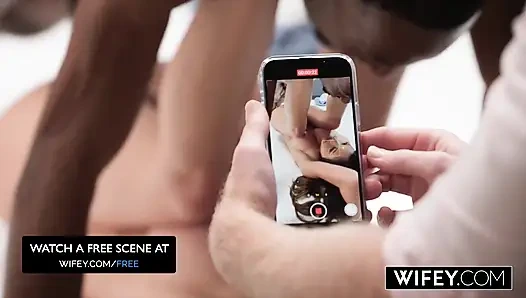 Женушка миниатюрная Rebecca Love осуществила фантазию хотвайф с большим черным членом