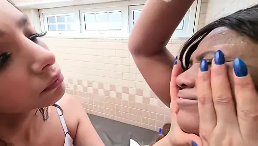 Aşırı yüz yok etme - domina anita ve köle Veronica