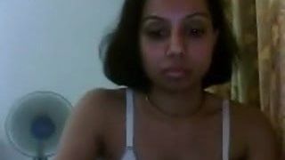 Desi si masturba in webcam