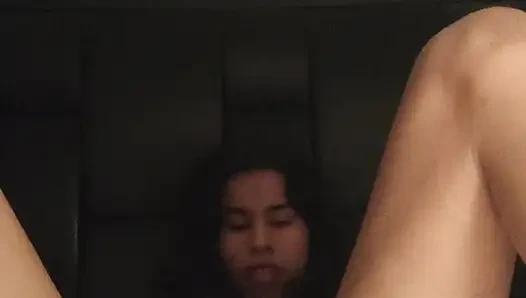 Aku mulai merasa terlalu enak...