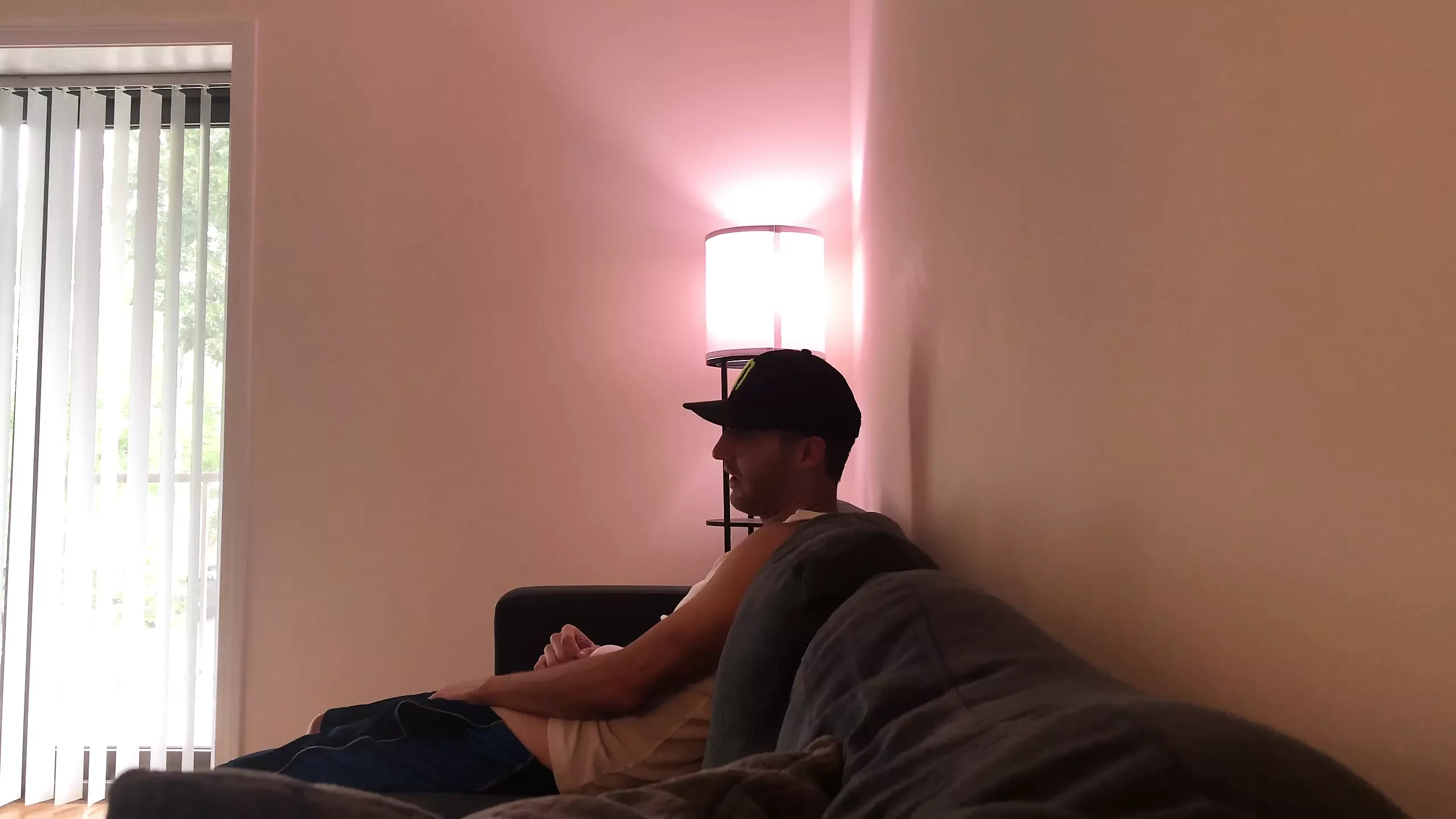 Lowlife bad guy kyle engaña a la novia en primer plano