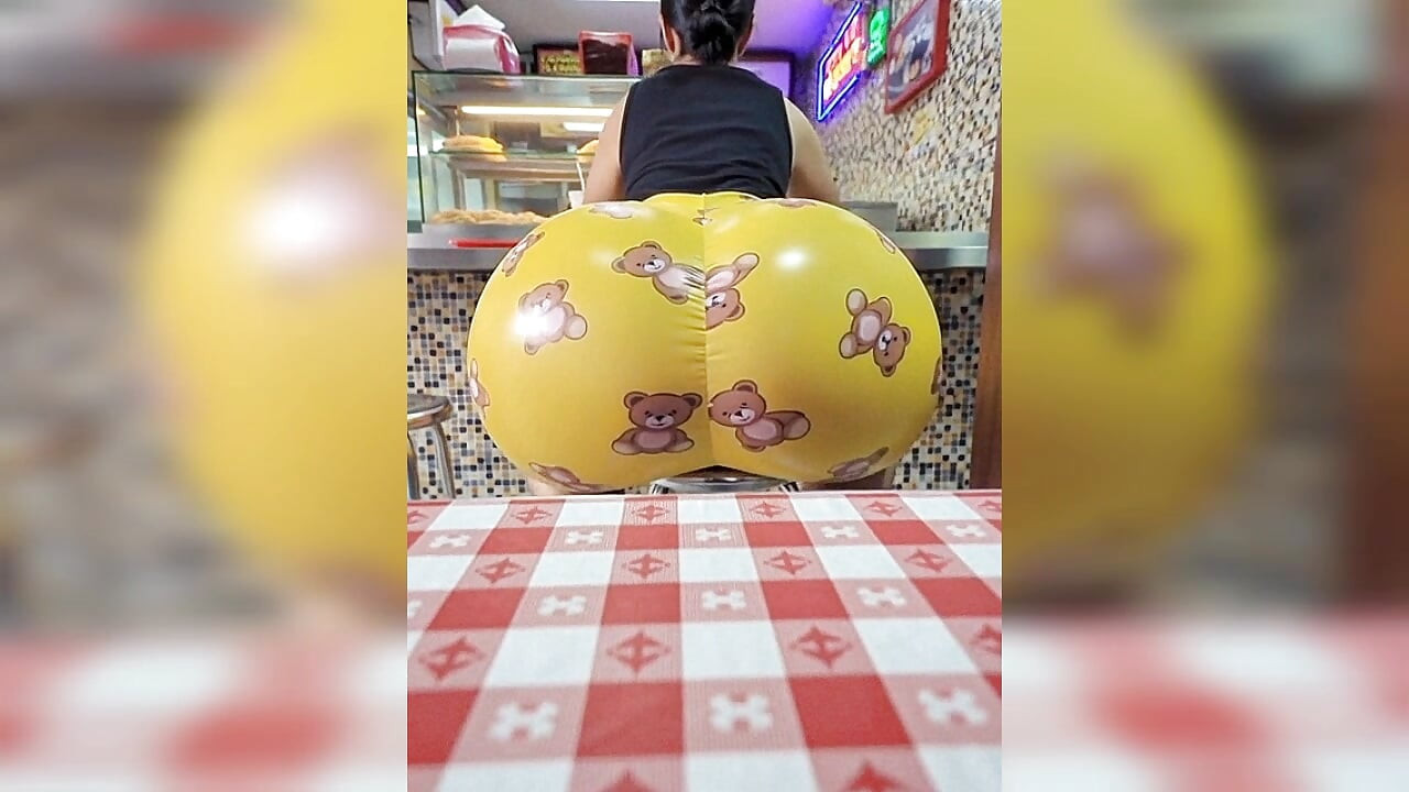 でかいお尻を食べるハンバーガー