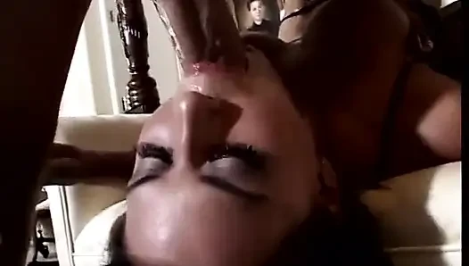 Randy brunette babe sucking cock