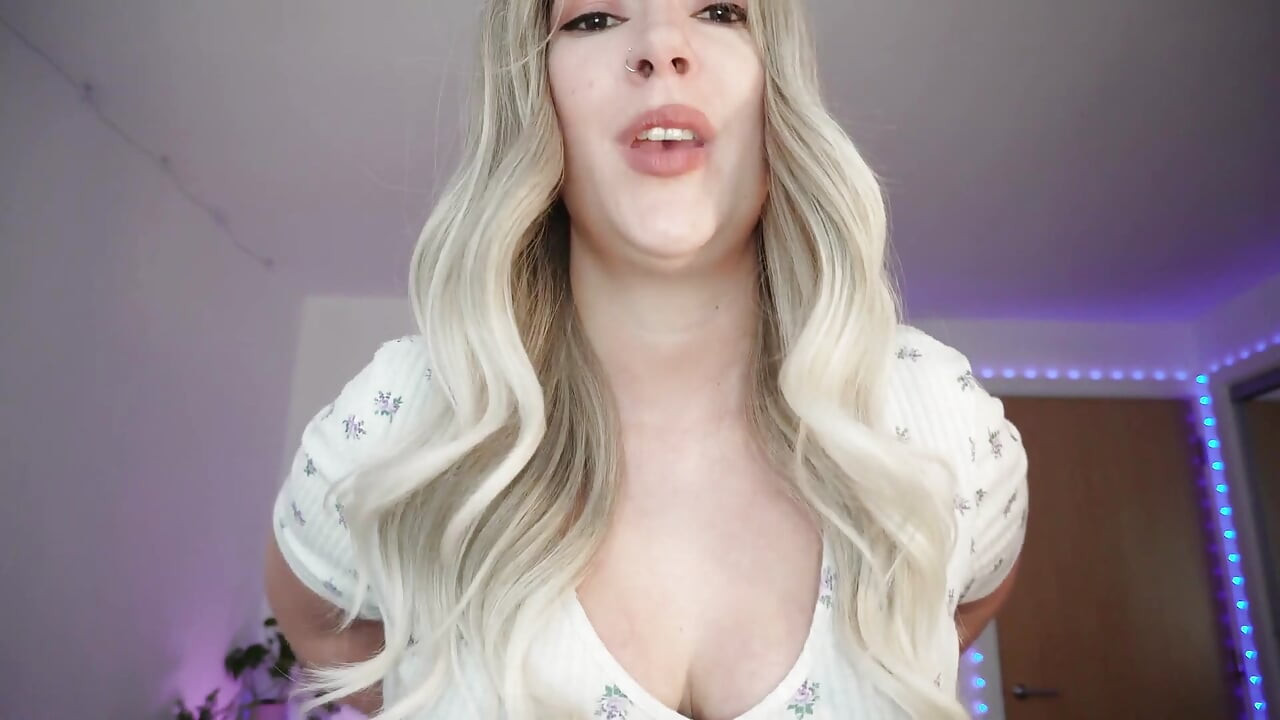 Orta yaşlı seksi kadın meme bağımlılığını büyüledi