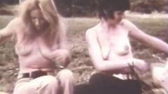 Le ragazze non sapevano di essere lesbiche fino ad ora (vintage anni '60)