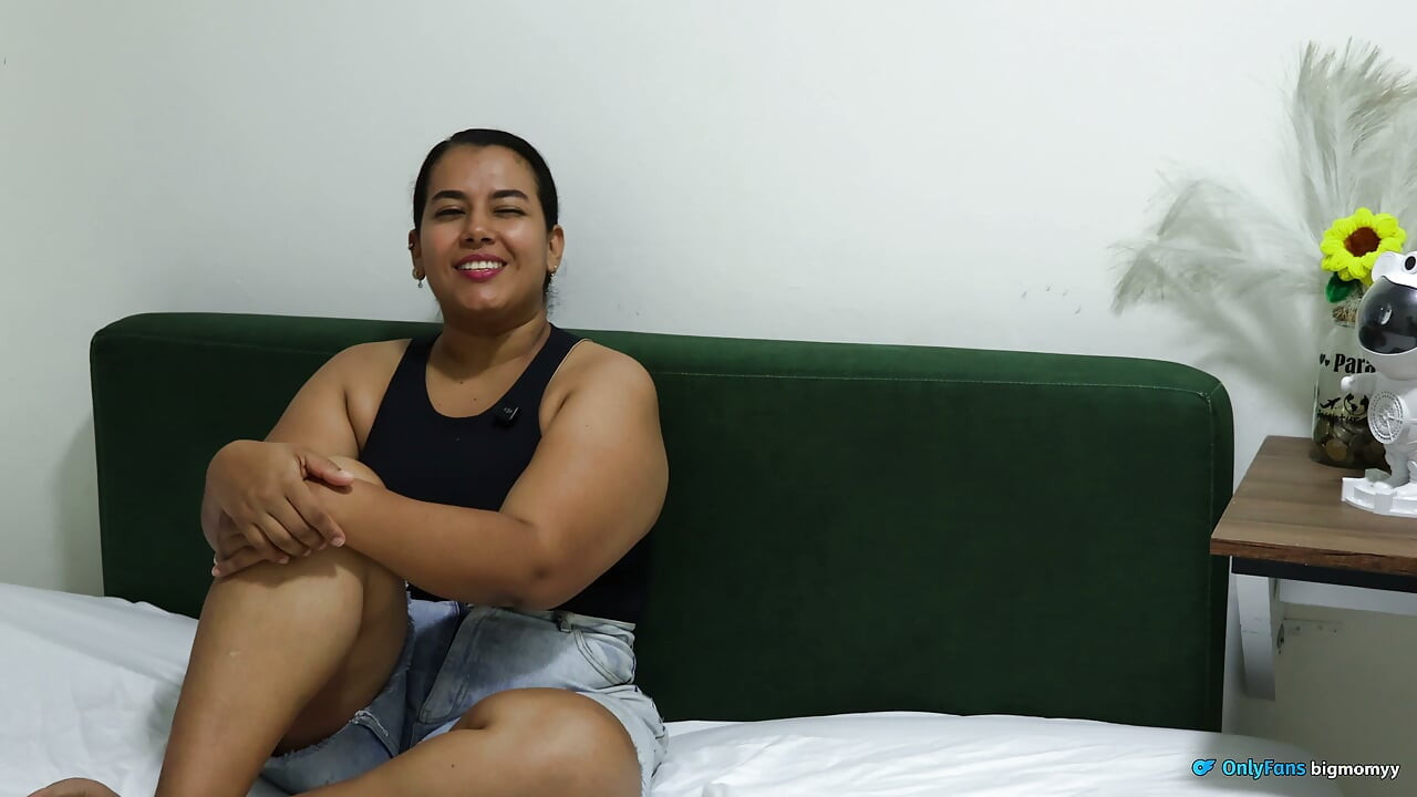 BEAUTIFUL LATINA WITH BIG TITS MAKES HER PRESENTATION TO THE WORLD OF PORN