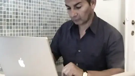 Seksi büyük göğüsler iki büyük penisi seviyor