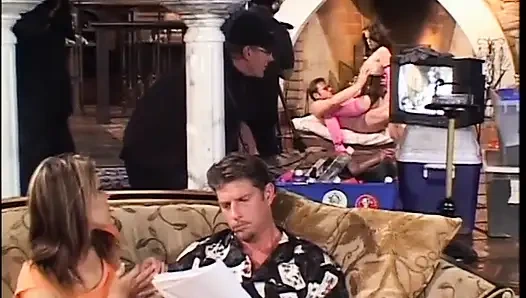 Kontol besar mengisap memek seksi menjilati memek