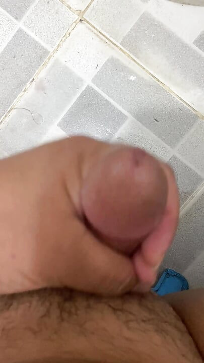 Um monstro estava em um estado duro, e queria explodir e queria ser inserido em um buraco
