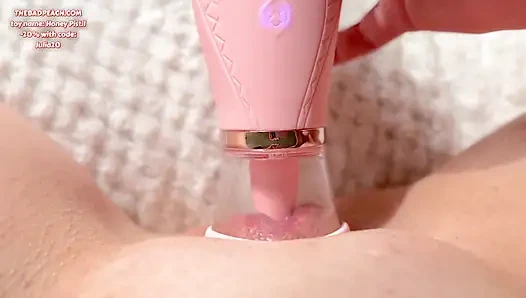 KAMU MAU JILAT MEMEK CANTIKKU NGGAK?