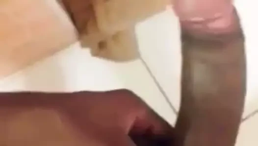 Isırarak zenci ısırıyor