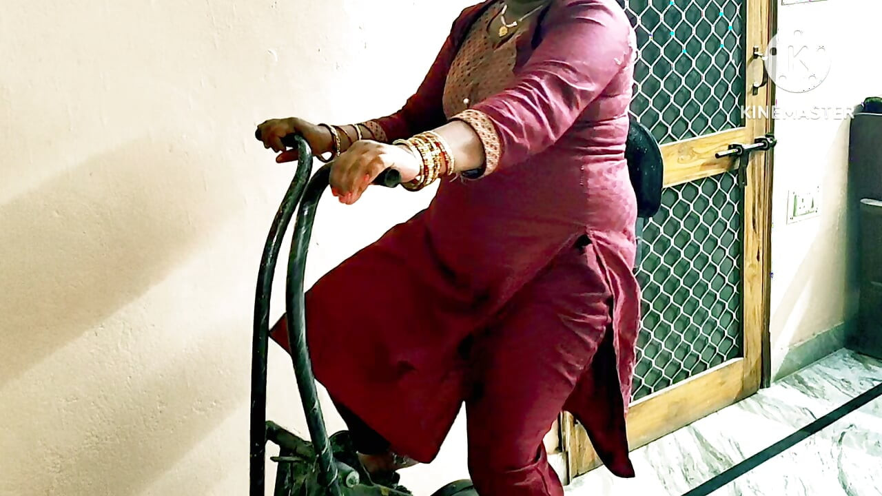 Gym Bhabhi's Masturbation in Hindi