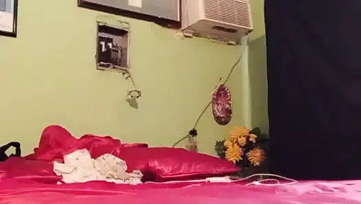 Горячая одинокая женщина с ее игрушкой