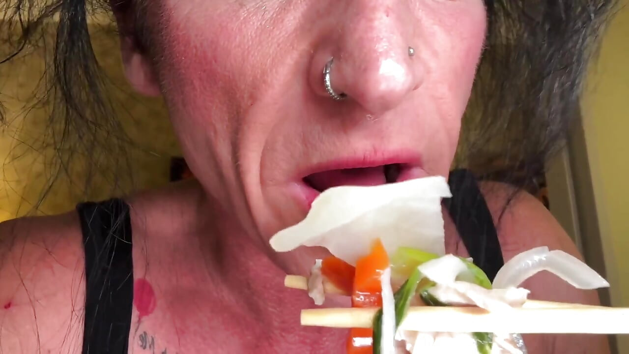 Gulp Thanksgiving: Goddess Kandy Feasts & Swallow You Down Her Throat