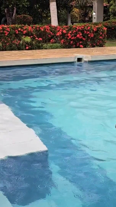 Mariana makes Yeri and Raul give her a double penetration in the pool in the rain | Clip 1