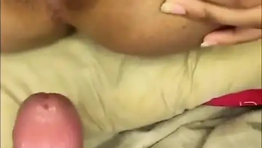 Aber was für eine Schlampe, diese Frau, sie bittet selbst darum für den Anus und hat einen riesigen Hintern