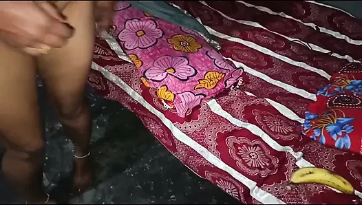 Bhabhi Disetubuhi Oleh Dua Kontol, Satu Pisang Dan Kontol Lainnya