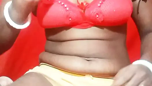 Bengalli tatminsiz sütlü yenge sikişiyor ve sevgilisine sari ile gösteriyor