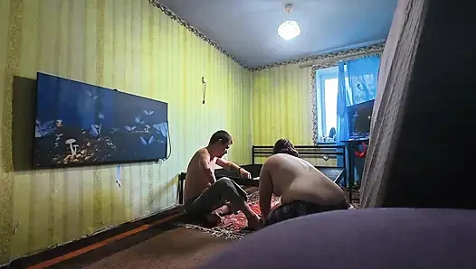 За кулисами, необрезанная. Мы строим новую секс-кровать