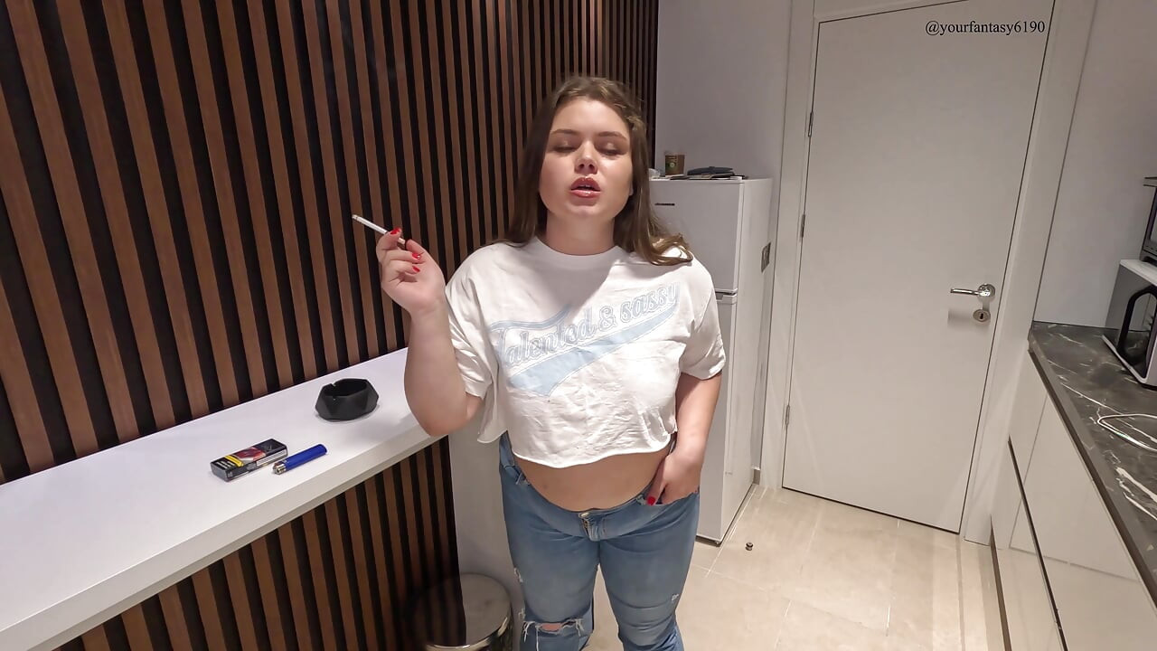 Fumando y tirándose pedos con jeans