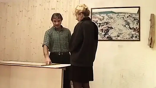 Reife blonde MILF gefingert und hart in strümpfen gefickt