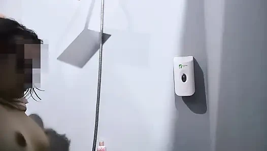 Diminta Pacar Mandi Abis Gym Di Kamar Mandi Umum - Minokiiko