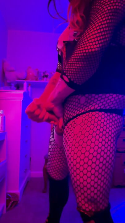 Toying solo TheXD needs new outfits send me some! Thanks you