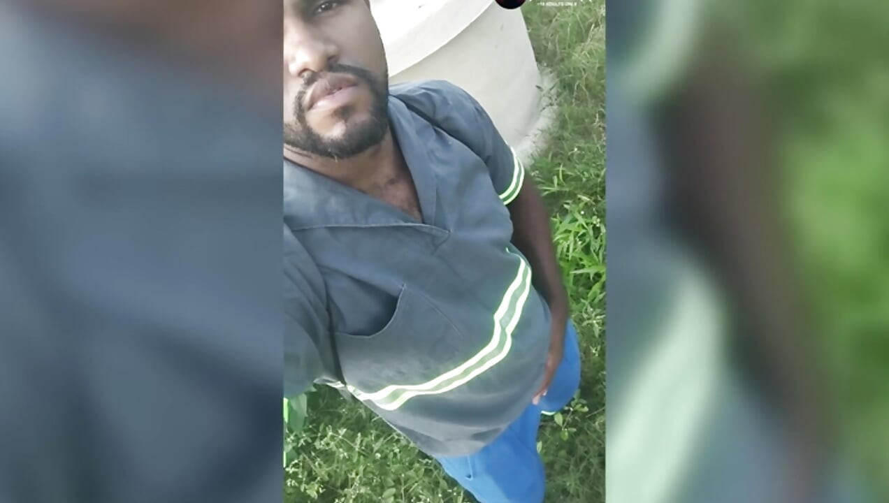 Seul dans le travail, j’ai toujours en secret