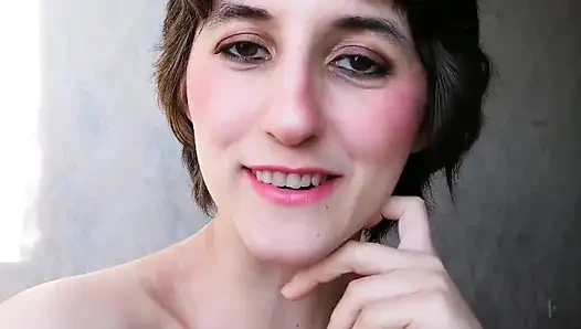Giantess yenmeyi sevdiğini fark ediyor