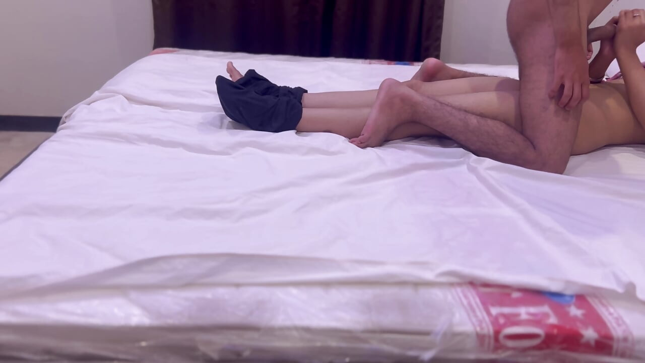 भारतीय रूममेट ने मुझे जोर से चोदा मेरी रूममेट ने मुझे जगाया और मेरी देसी तंग चूत के अंदर जोरदार चुदाई सेक्स किया
