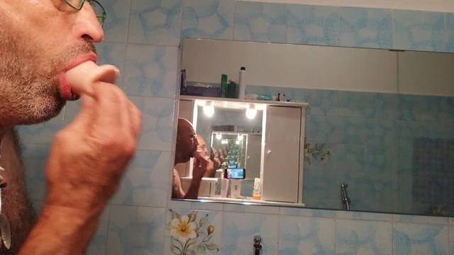 dildo: little fun before shower