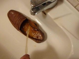 Piss in wifes brown loafer
