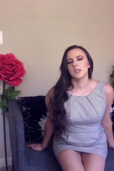 Femdomme ellopja a barátnődet JOI