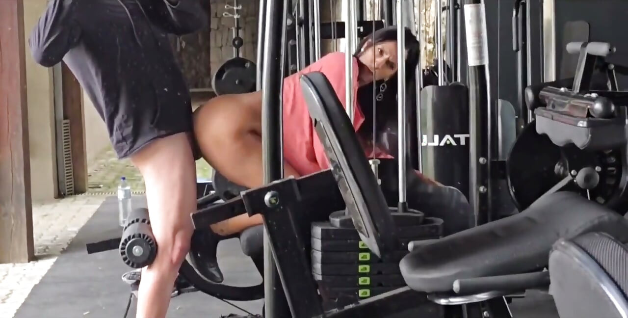 Jeg kneppede den varme brunette på gymmet og kom endda indeni hende!