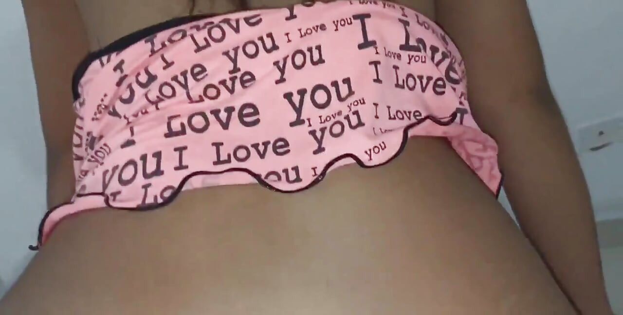 Kolumbianische brünette stiefschwester mit großen natürlichen titten verliert eine wette und jetzt lässt sie mich um sie kümmern