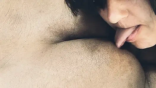 Meine freundin berührt meinen schwanz, Während ich genieße