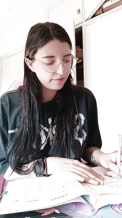 Segíts nekem tanulni, és vetkőzöm neked