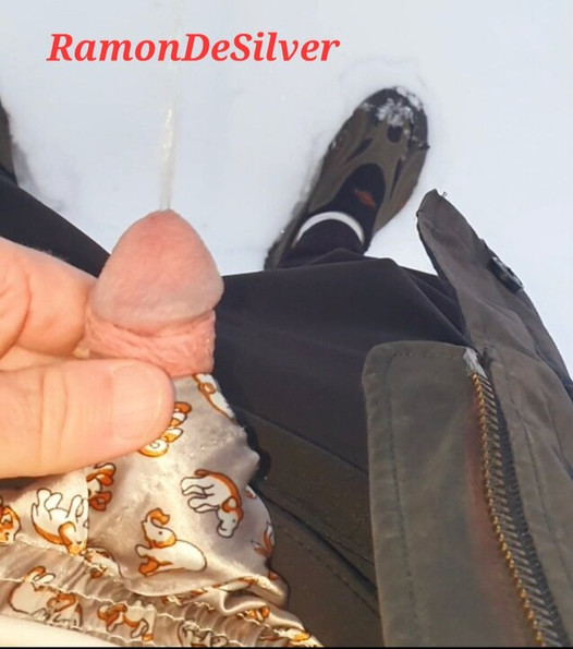 Master Ramon pisses in the snow and you can lick it up!