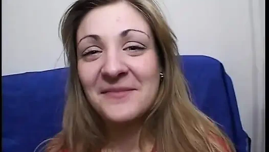 Sarışın sürtük oyuncu seçmelerinde bakış açısıyla yarak emiyor